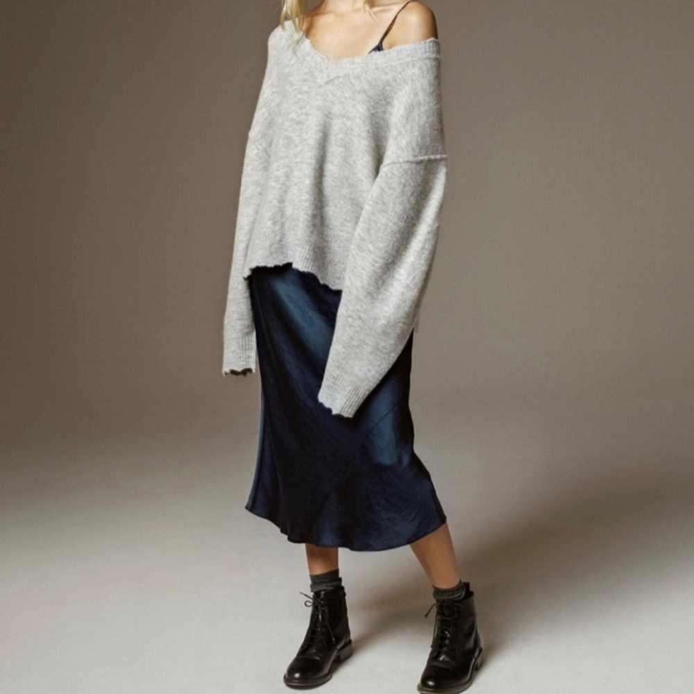 Aritzia wilfred free v neck sweater